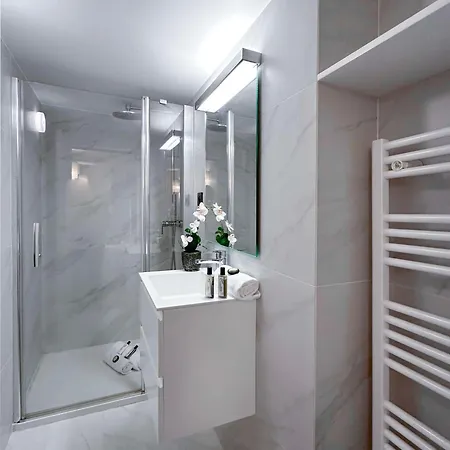 With Lift & Ac Saint-germain-des-pres *