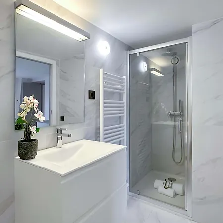 With Lift & Ac Saint-germain-des-pres Parigi